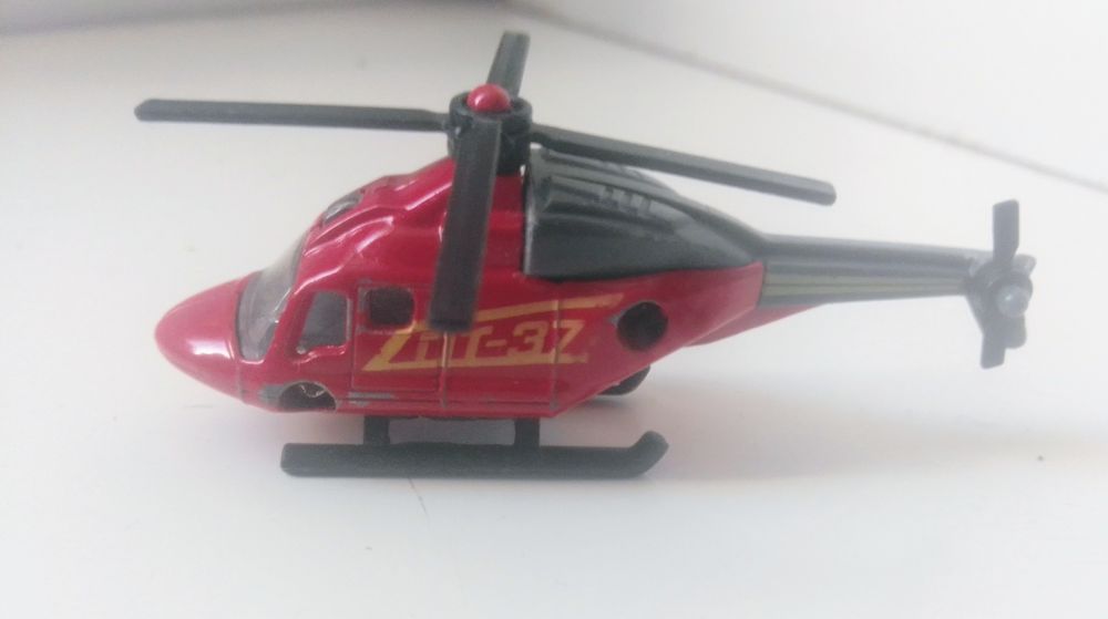 Helicópteros de ferro Majorette e Hidrocopter antigos para reaproveita