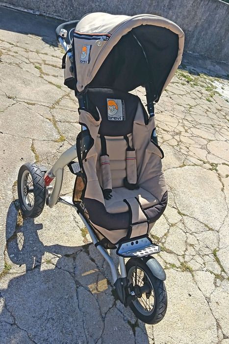 Carrinho de Bebé / Criança BREVI em bom estado com travão e bolsa