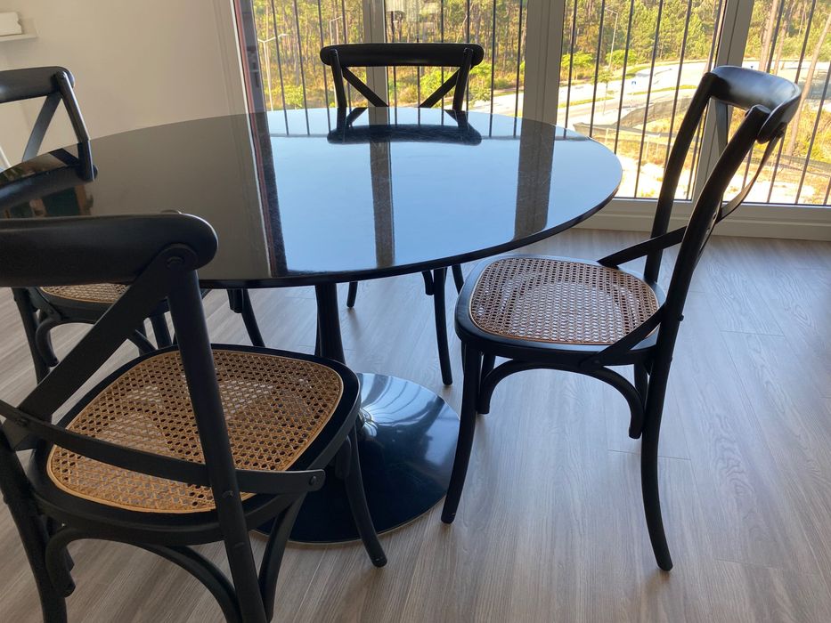 Mesa jantar com 4 cadeiras em vime