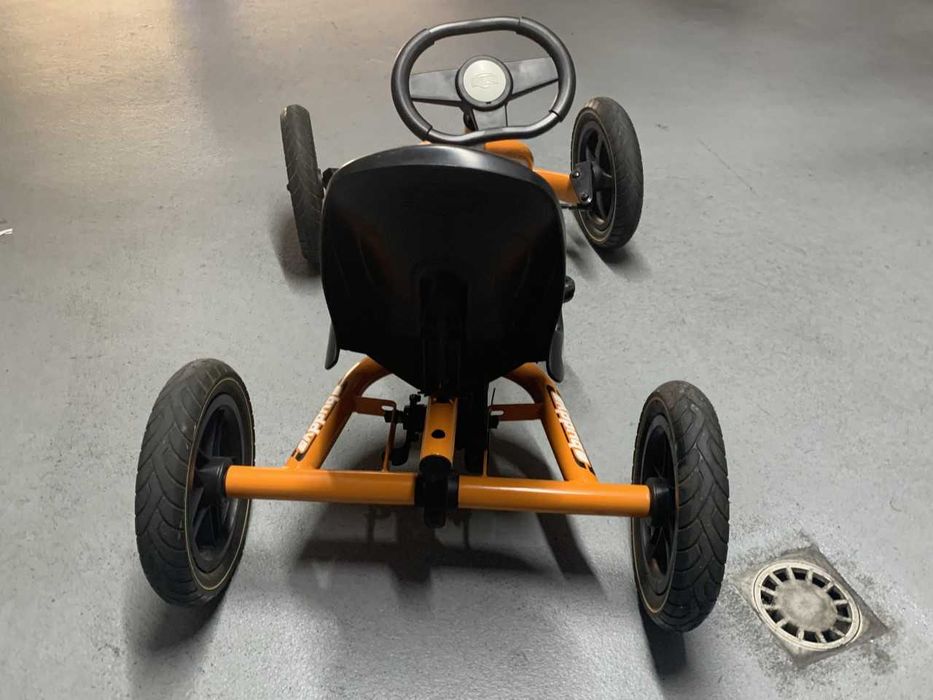 Carro de pedais Berg