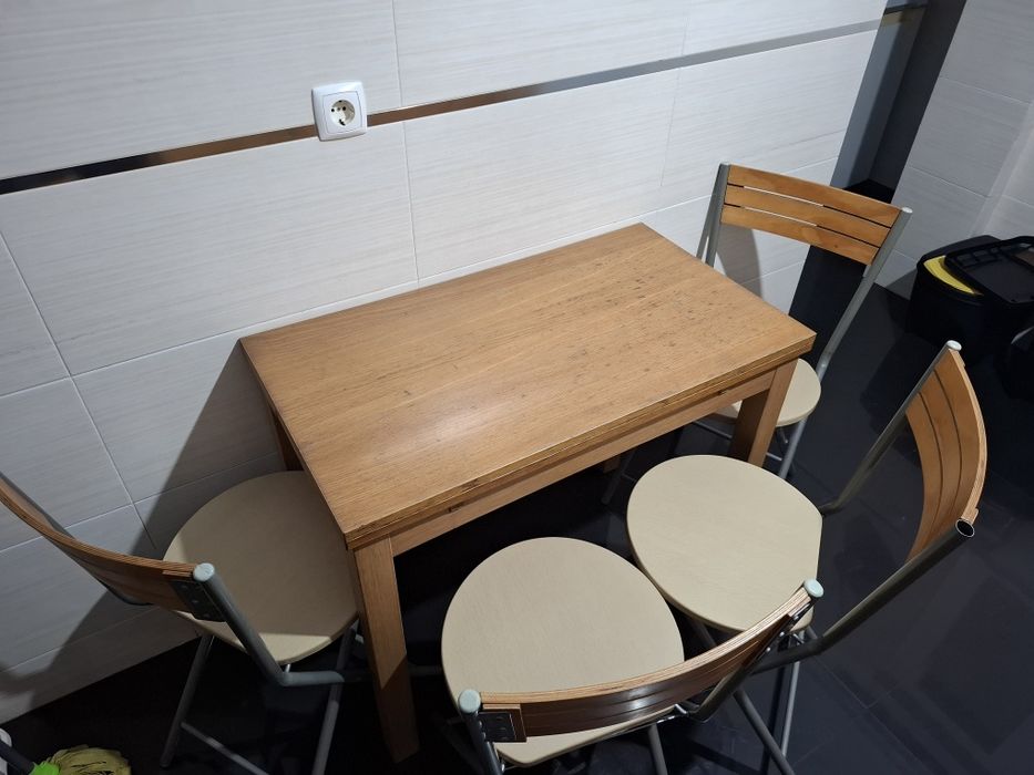 Mesa de cozinha extensível + 4 cadeiras