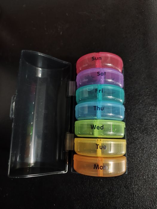 Pojemnik na leki, organizer tygodniowy na tabletki i lekarstwa