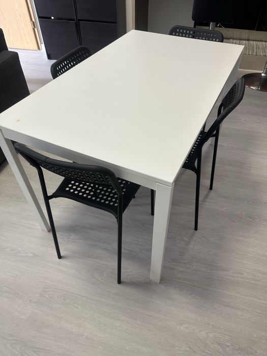 Vendo Mesa com 4 cadeiras marca IKEA