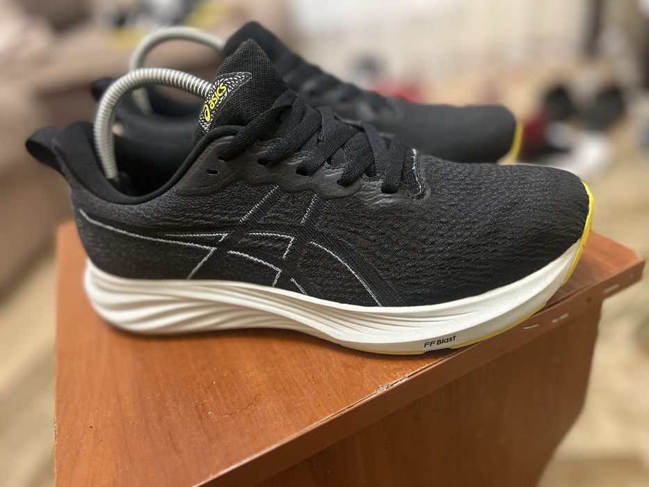 Кросівки для бігу Asics Dynablast 4