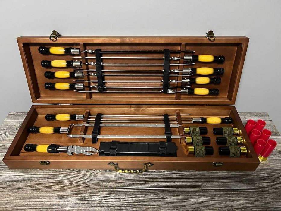 Набір шампурів Набор шампуров у кейсі з дерева для шашлику "Кабани"