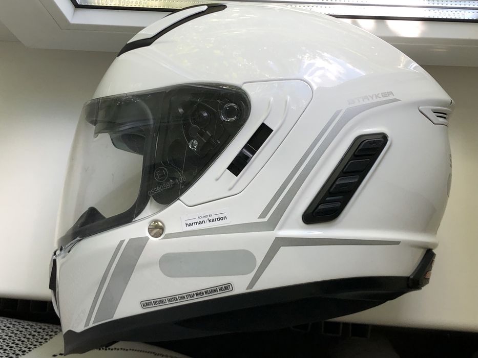 Мотошлем SENA Stryker Bluetooth M-57-58см Harman kardon