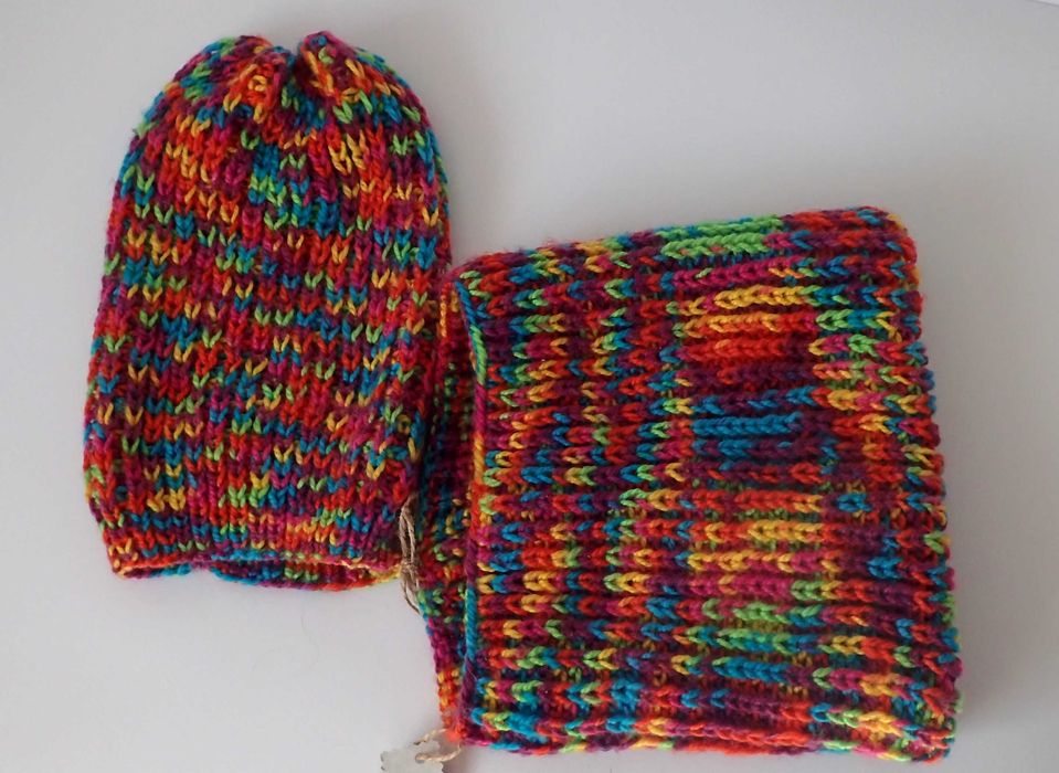 Komplet czapka i komin kolorowa włóczka prezent Hand Made