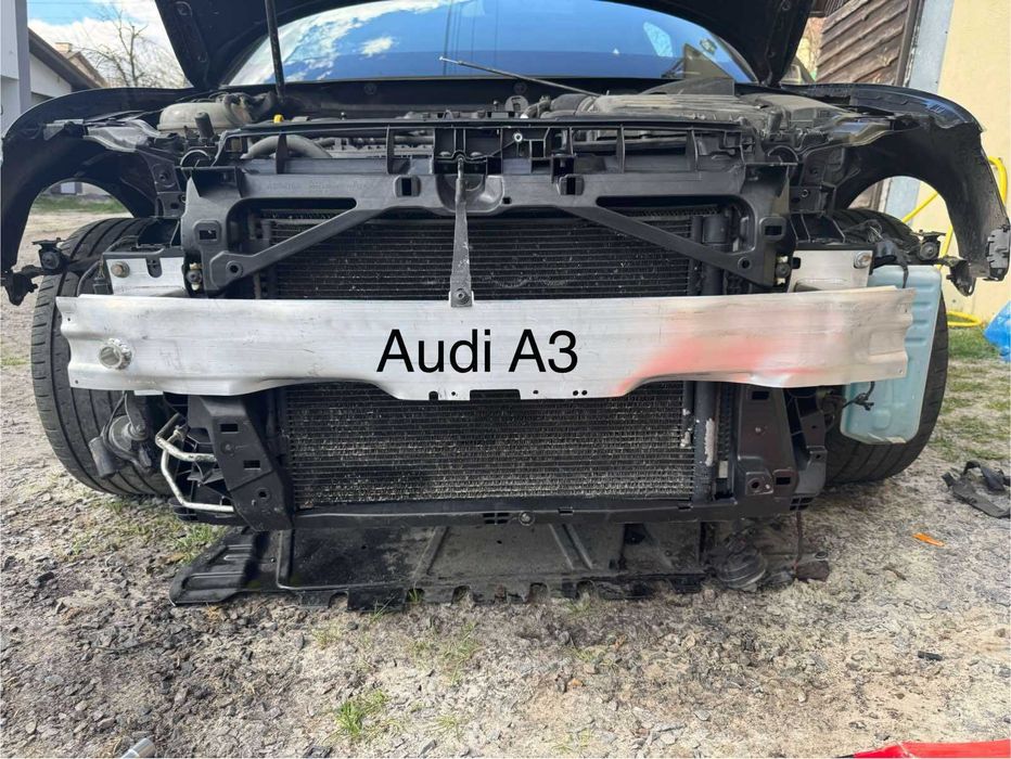 Audi A3 передня панель радіаторів телевізор екран Ауді А3 радіатори