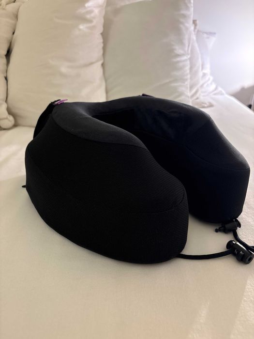 Travel neck pillow