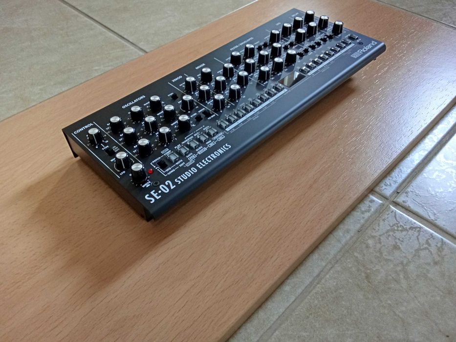 Sintetizador Roland SE-02 (Novo)