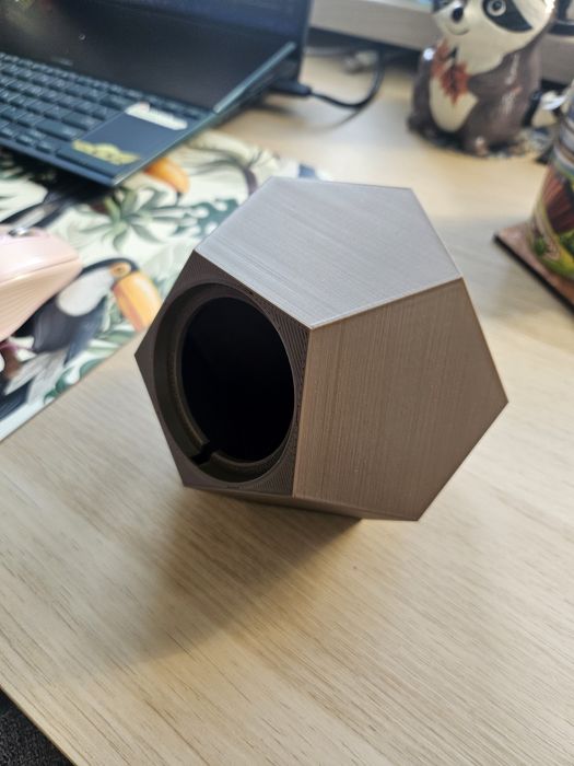 Stojak na magsafe z drukarki 3D