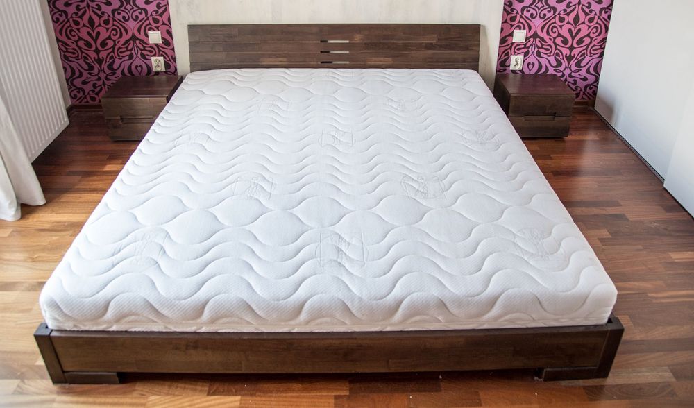 Komplet drewnianych mebli premium do sypialni – stan idealny