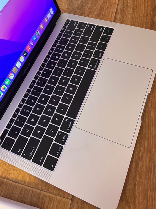 MacBook Pro 13 i5 256gb/ Чудовий ноутбук