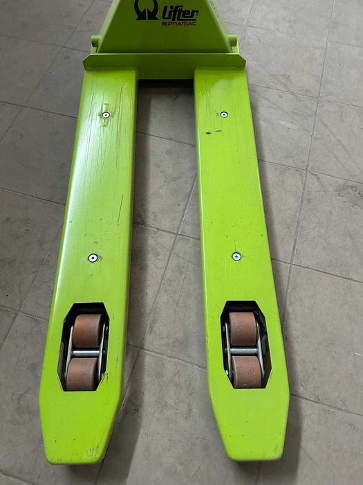 Porta-Paletes COM BALANÇA - COMO NOVO - 2.000 kg