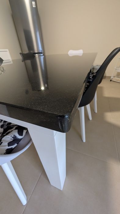 Tampo de mesa em pedra muito bonito
