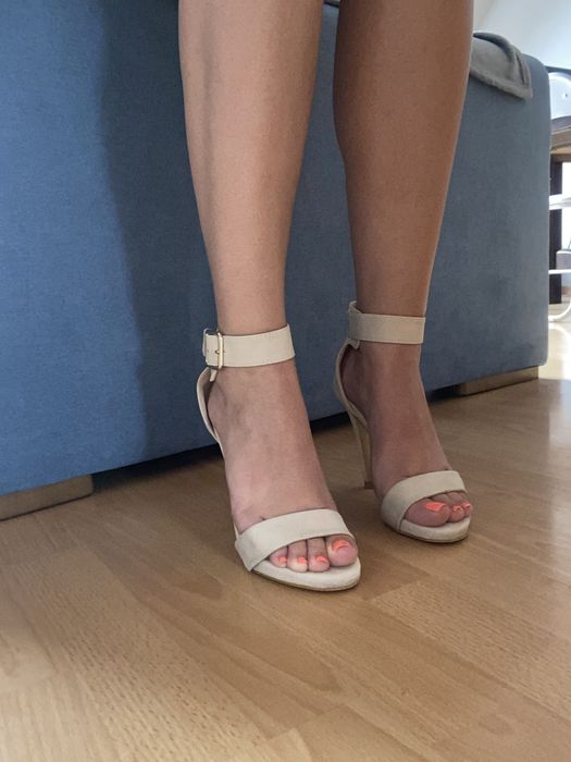 Sandałki na obcasie