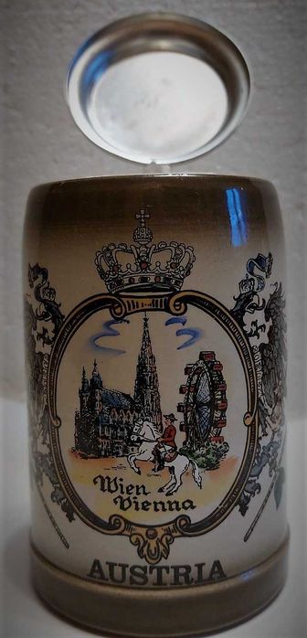 Пивная кружка King Beer Stein Austria с крышкой.