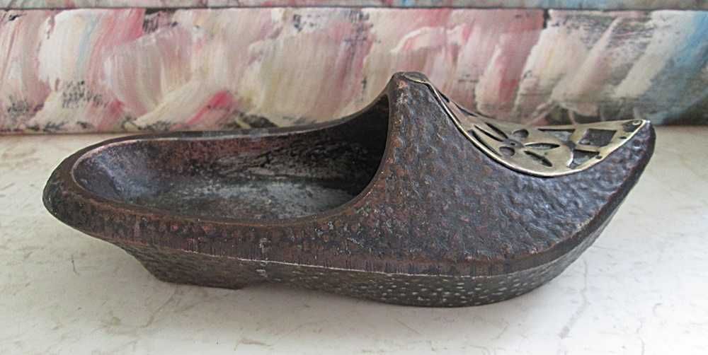 Пепельница  из ссср.Башмак Аладдина.Литье. Шпитар.