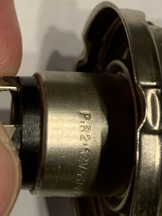 Oddam dwie żarówki R2 12V 45/40 W