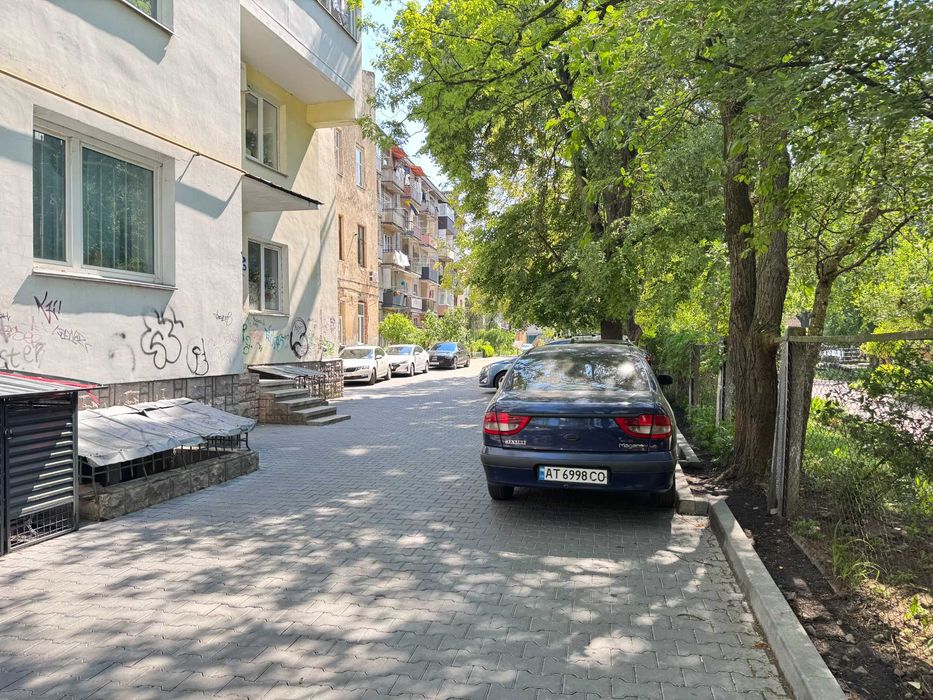 Оренда Офісу ЦЕНТР Мазепи . Другий поверх. 20мкв +4 мкв балкон. Ключі .