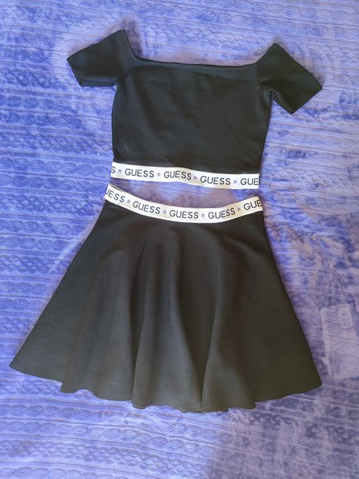 Conjunto crop top + saia curta Guess
