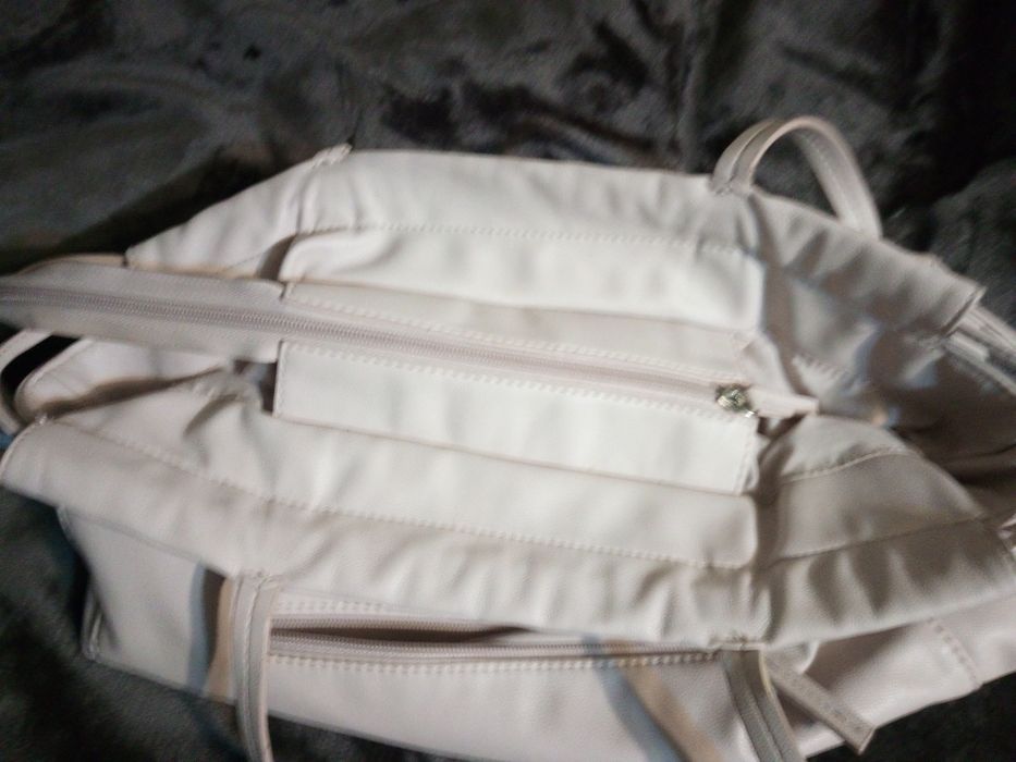 33. Duża torebka damska