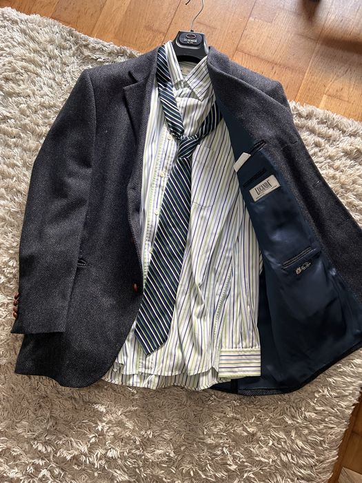 Casaco de fato da Lucabda , camisa e gravata da Faconable