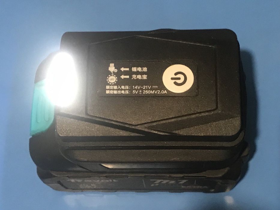 Адаптер USB power bank для аккумуляторов Makita с фонарем