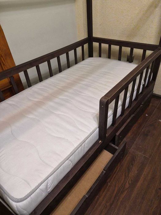 Дитяче ліжко з матрацом(160х80). Самовивіз