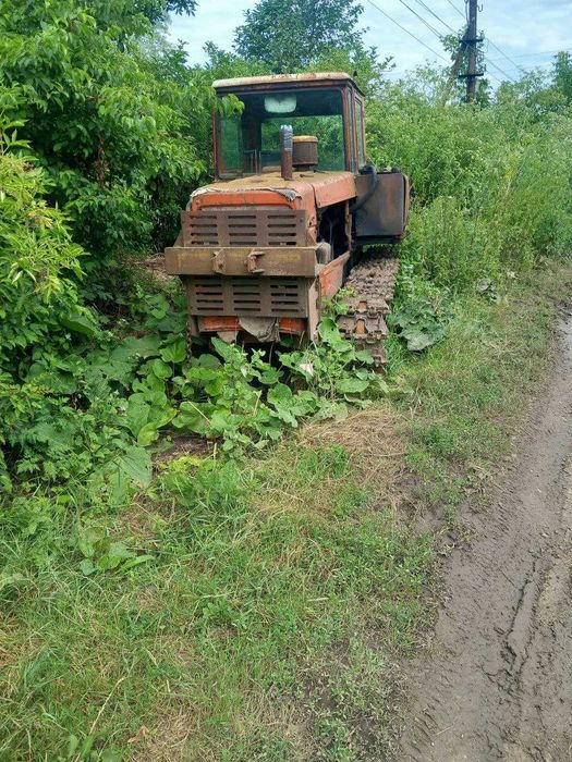 трактор ЮМЗ в робочому стані