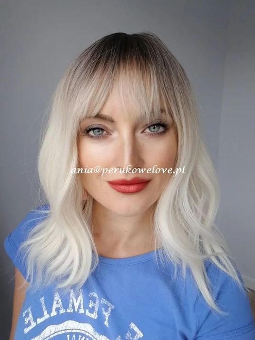 Peruka jasny blond z odrostem z grzywką fale na co dzień WŁOSY