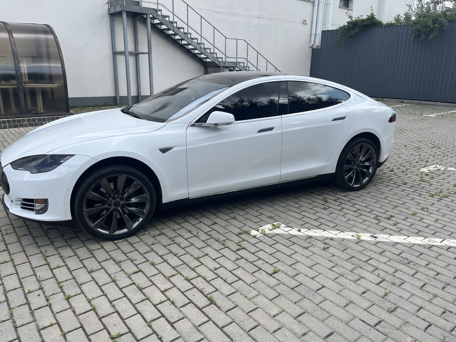 Tesla S 85 квт полный привод пневма