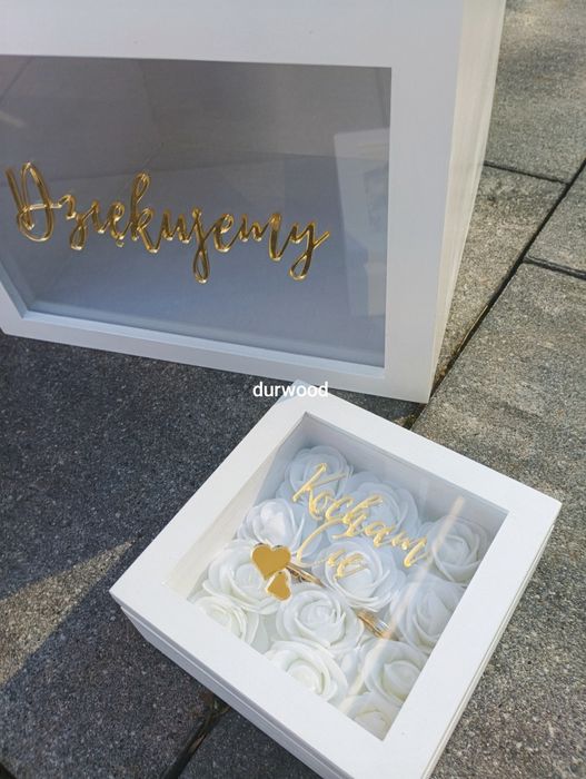 Pudełko na koperty biało złote plexi obrączki zestaw nowy