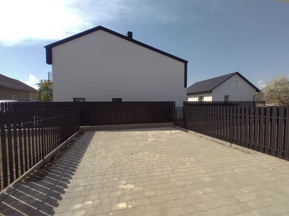 Продам зданий в експлуатацію таунхаус,можна під програми