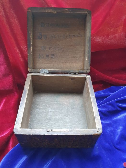 Шкатулка деревянная резная