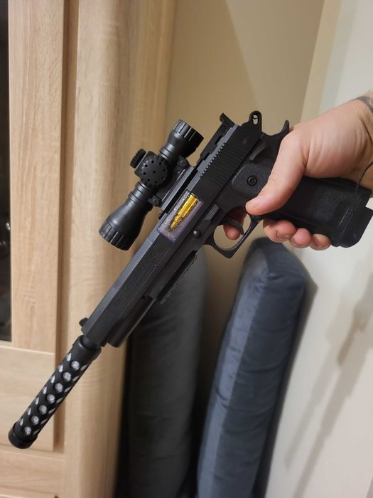Pistolet broń led na baterie