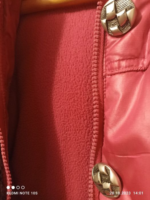 Куртка тепла на дівчинку 11-13 років.