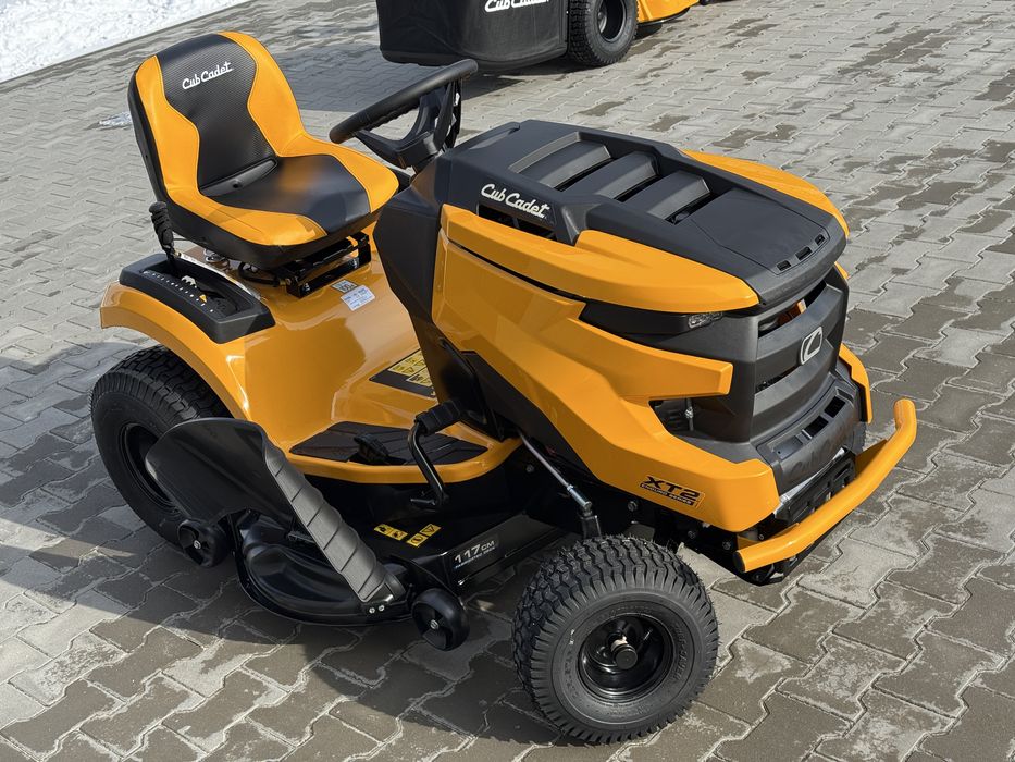 Cub Cadet XT2 QS117 V-Twin 24KM Kawasaki traktorek ogrodowy kosiarka
