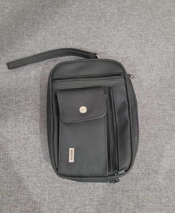 Czarna torebka Bossi