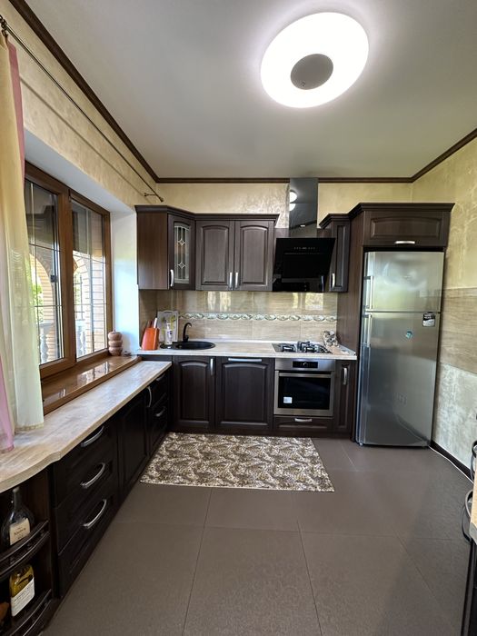 Продаж заміського будинку