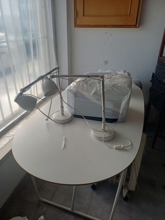 Mesa de jantar com 4 cadeiras