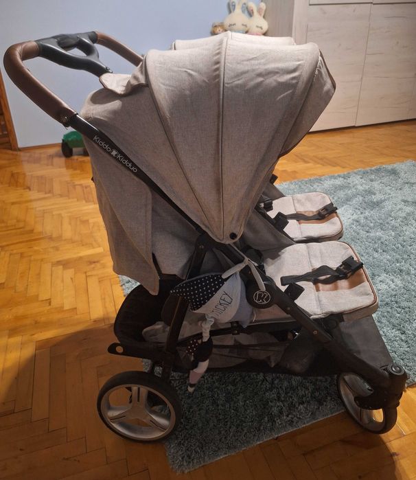 Wózek spacerowy dla bliźniąt