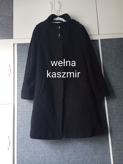 Długi wełniany płaszcz z kapturem