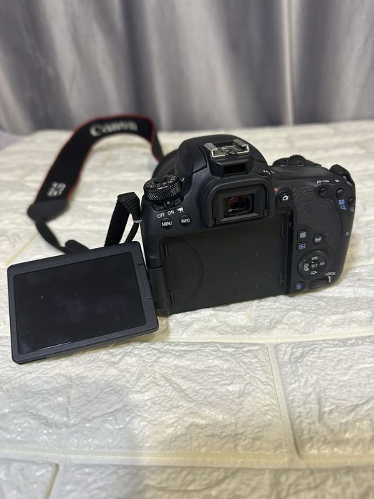 Фотоапарат Canon eos 77d