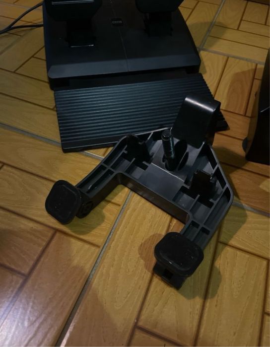Volante e Pedais Simracing Hori