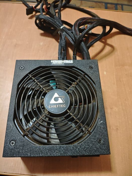 Продаю блок живлення Chieftec 650w