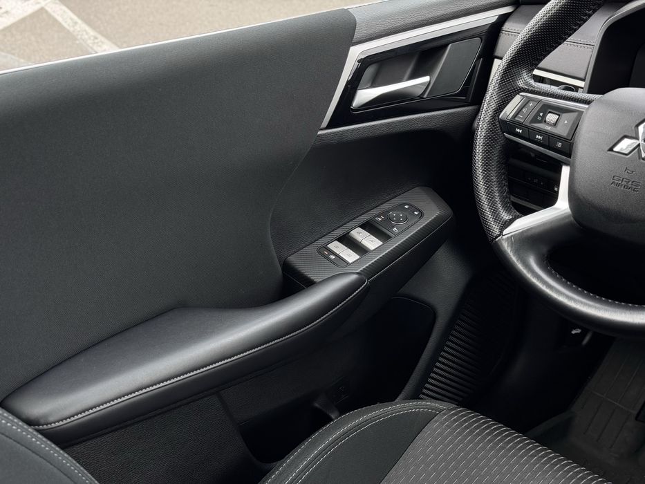 Mitsubishi Outlander EV, 2023 року, 2.4 плагін-гібрид автомат 4wd 34км