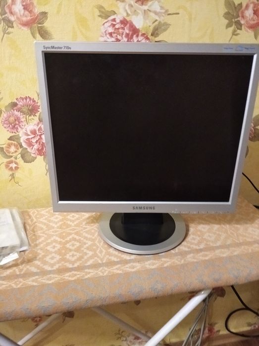 Монітор  17 дюймов диагональ ,Самсунг