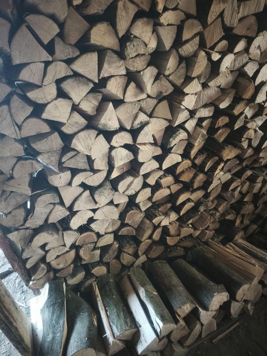 Продам сухі дорава рубані'. (дуб, граб).