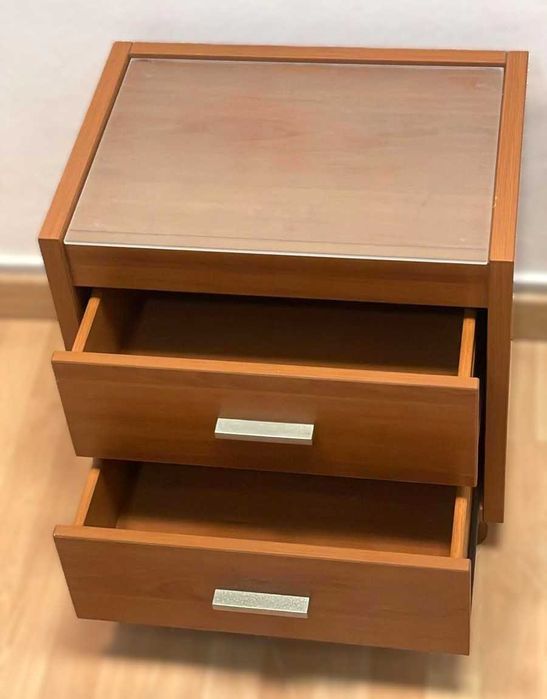 Mesa de cabeceira (so uma)